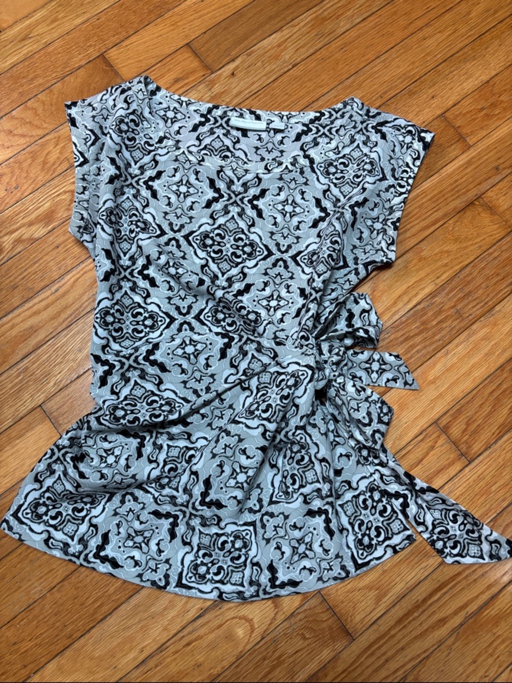 New York & Company Black and White Patterned Side-Tie Tunic